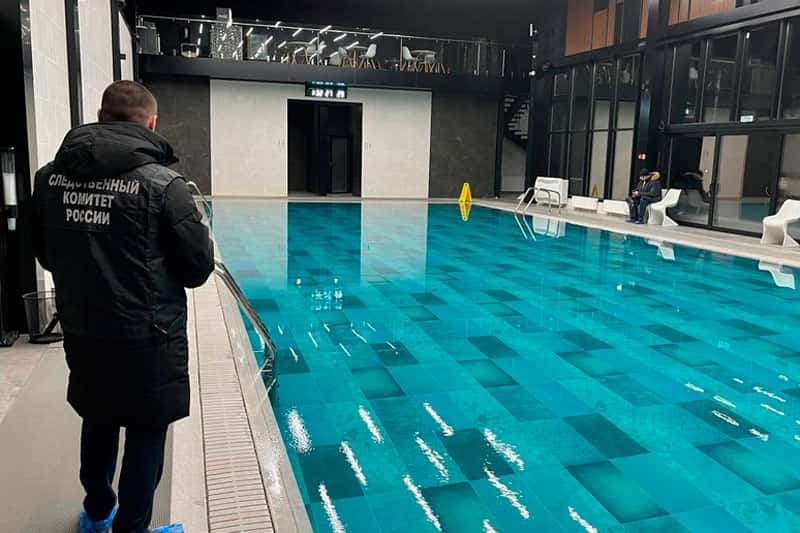 Во Владивостоке потолок бассейна рухнул на купающихся. Возбуждено уголовное дело