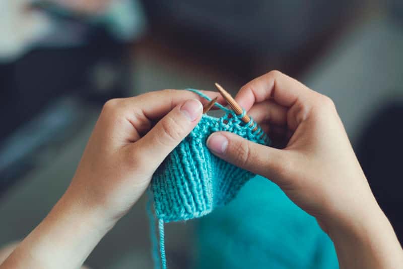 Ученые посоветовали рукодельничать вместо работы, чтобы стать счастливее