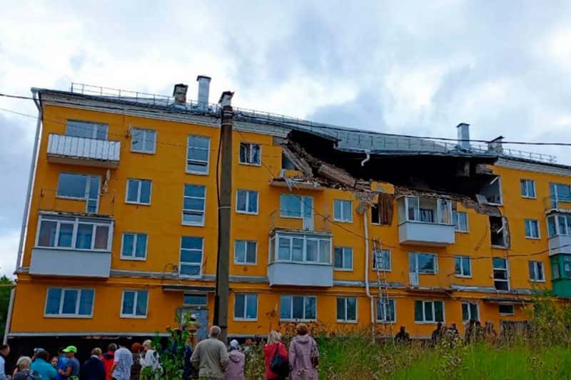 Взрыв прогремел в жилом доме в российском городе. Три человека пострадали