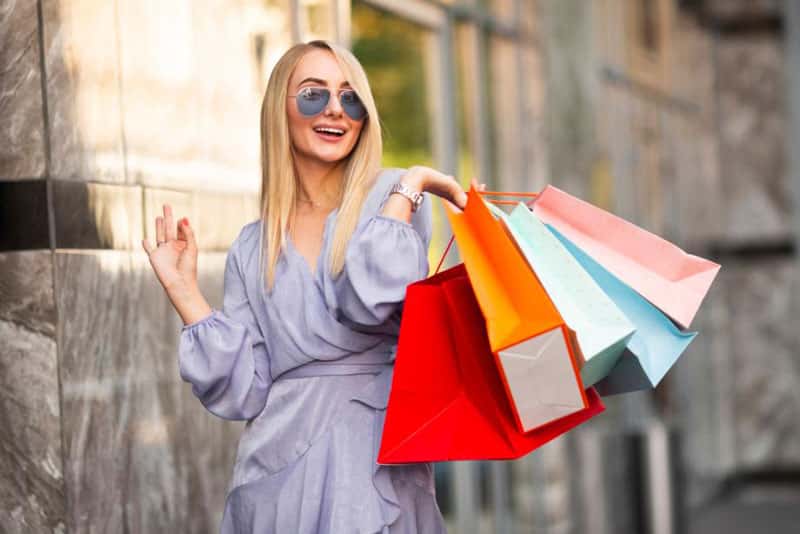 Россияне стали реже покупать товары люксовых брендов