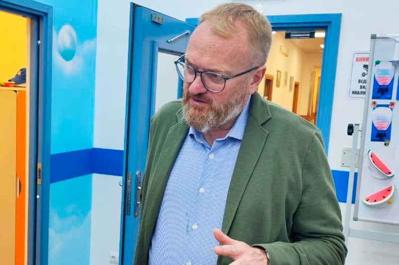 Виталий Милонов: «Чем раньше девушка родит, тем здоровее будет»