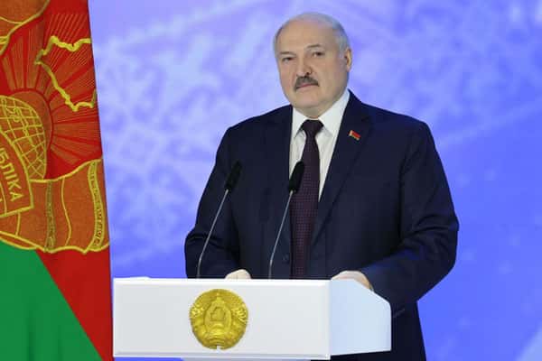 Наколол дров: Лукашенко нашел интересное занятие перед саммитом СНГ в Москве