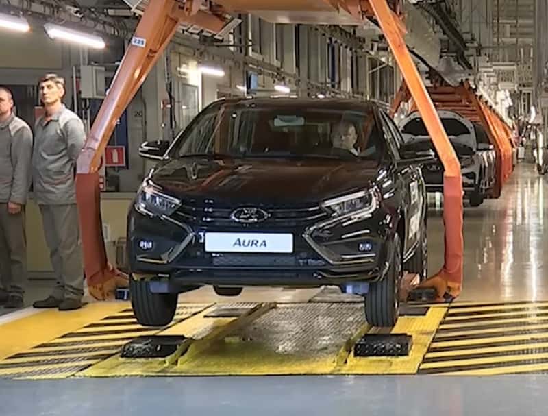 «Она мне понравилась»: Владимир Путин о новой модели Lada Aura