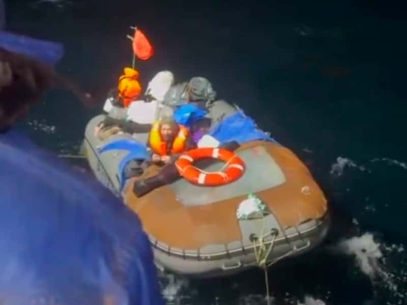 Два месяца дрейфовал в Охотском море: спасатели нашли пропавшего туриста и его погибших родственников 