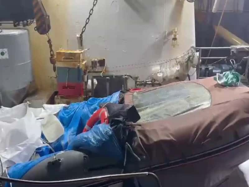 Спасение и тюрьма: что ждет туриста, дрейфовавшего два месяца в Охотском море