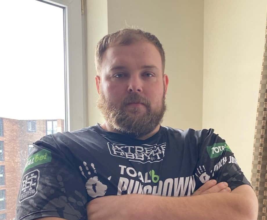 Турнир пощечин: россиянин вышел в финал Power Slap, но не взял титул — битва завершилась вничью