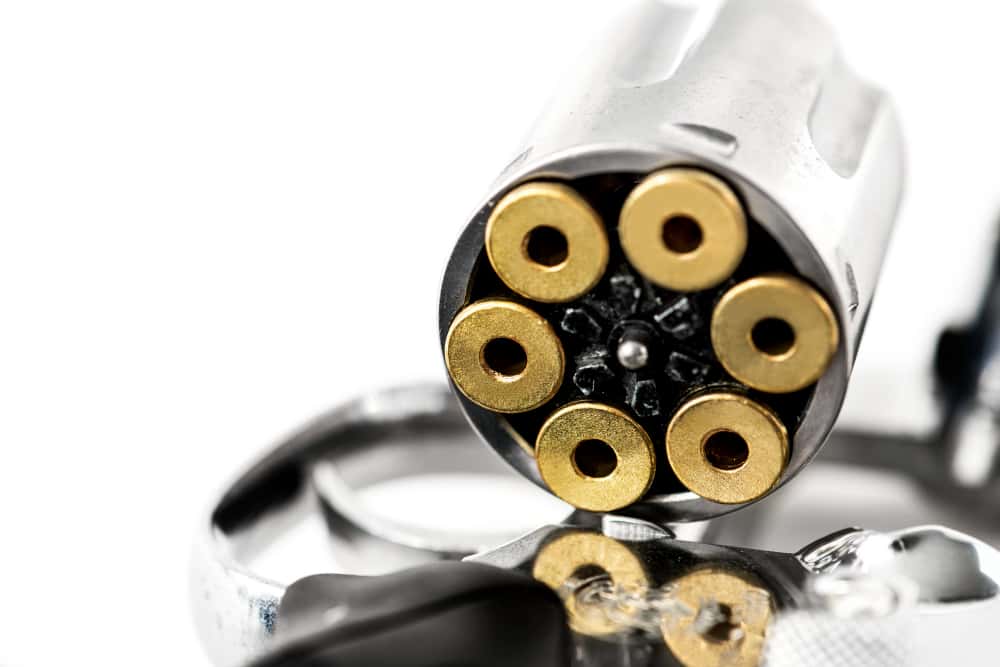 В Свердловской области мужчины устроили перестрелку в торговом центре