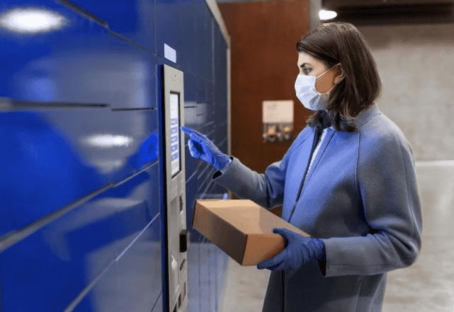 В московском логистическом центре нашли посылки с оружием и патронами