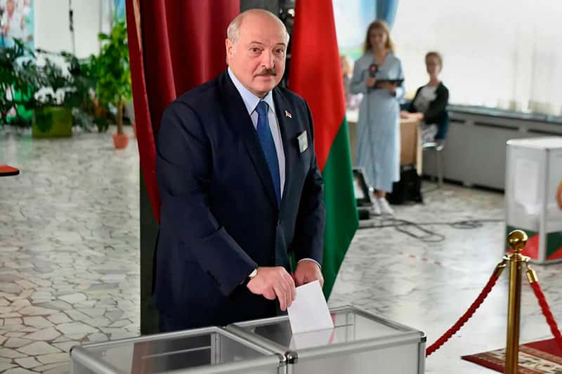 Лукашенко вновь избран президентом Беларуси с 87,6% голосов: "Это не выборы, а фарс!" — оппозиция