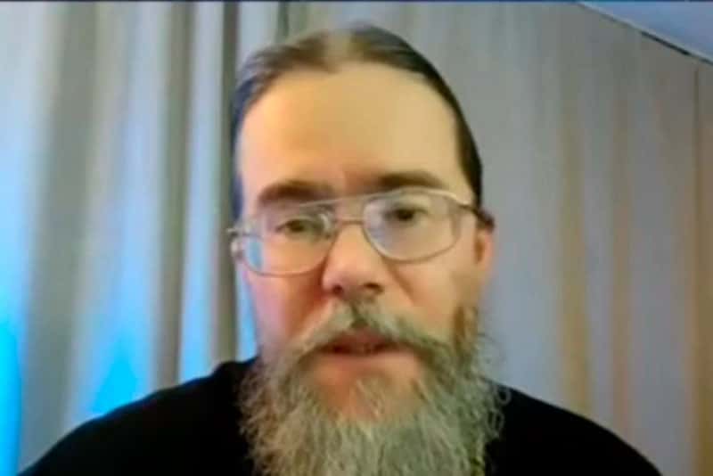 Священник из Санкт-Петербурга заявил, что для «полноценных супружеских отношений» нужно не предохраняться