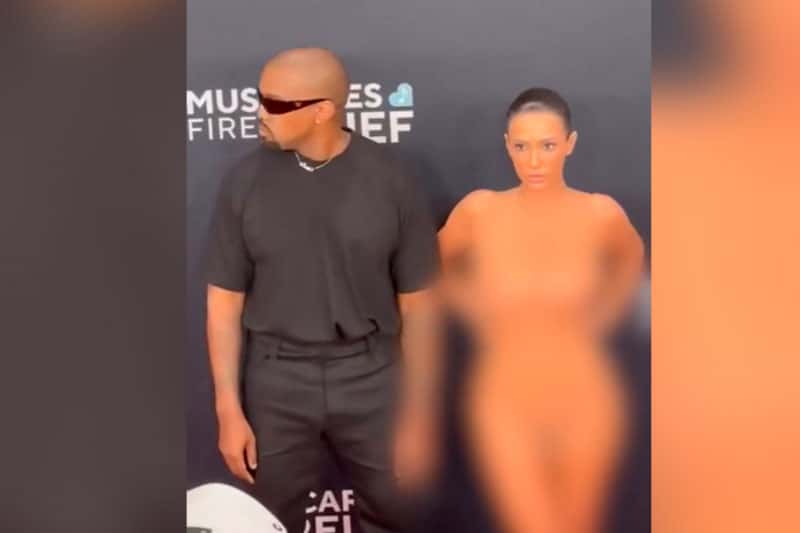 Голая жена Канье Уэста появилась на церемонии премии «Грэмми» в Калифорнии