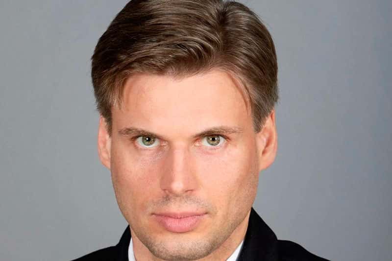 «Российский Том Харди»: новый глава «Роскосмоса» Дмитрий Баканов покорил женщин в Сети