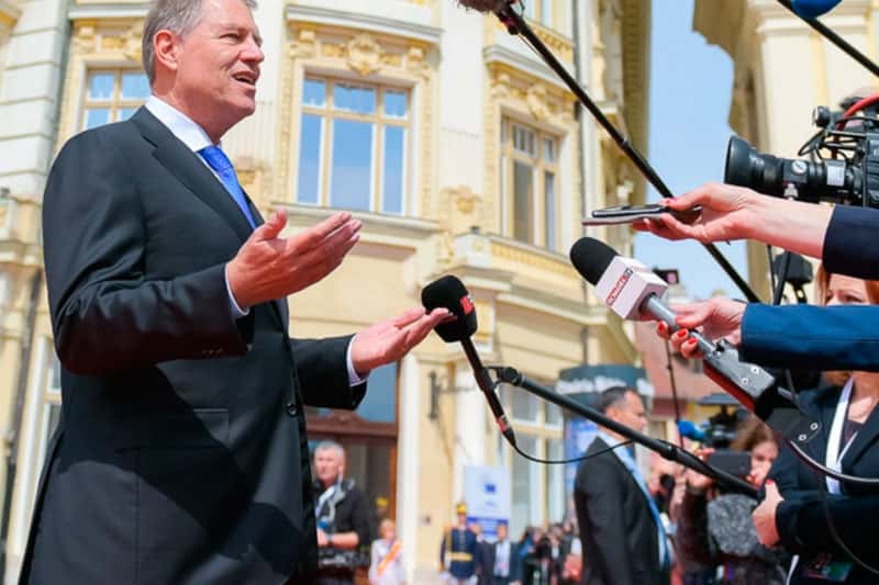 «Уйду в отставку». Клаус Йоханнис сделал шокирующее заявление перед началом импичмента в Румынии