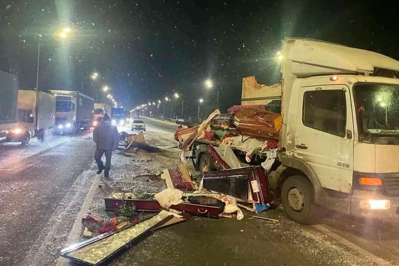 Гробы с телами для кремации выпали на дорогу после ДТП под Владимиром