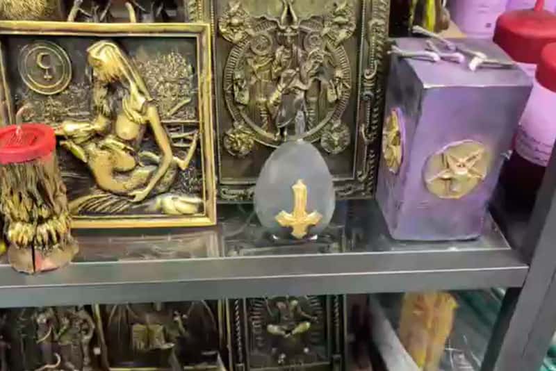 «Это сатанинская атрибутика!» Православные активисты преследуют эзотерический магазин в Москве