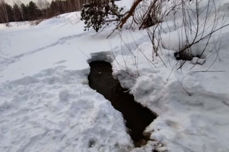 В Барнауле 8-летний мальчик утонул, провалившись под лёд при катании на тюбинге