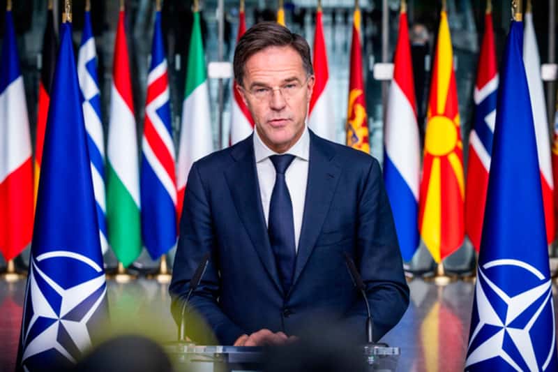 Генсек НАТО Рютте призвал Зеленского наладить отношения с Трампом после ссоры