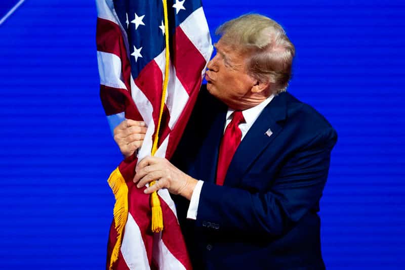 Трамп подписал указ, который сделал английский официальным языком США