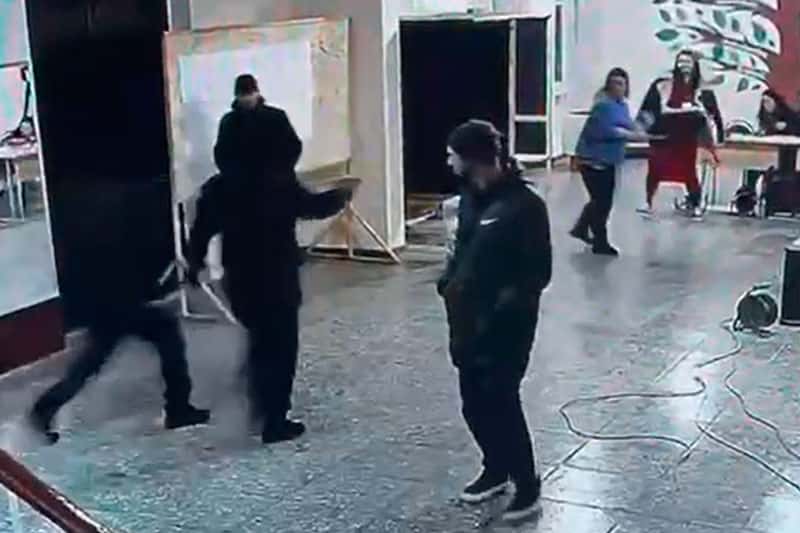 На избирательном участке в Абхазии произошла перестрелка во время второго тура президентских выборов. Видео