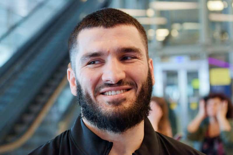 ФНС разыскивает экс-чемпиона мира по боксу Артура Бетербиева за долг в 21 тысячу рублей