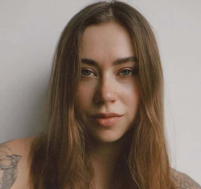 Суд отправил блогера Митрошину под домашний арест по делу об отмывании денег