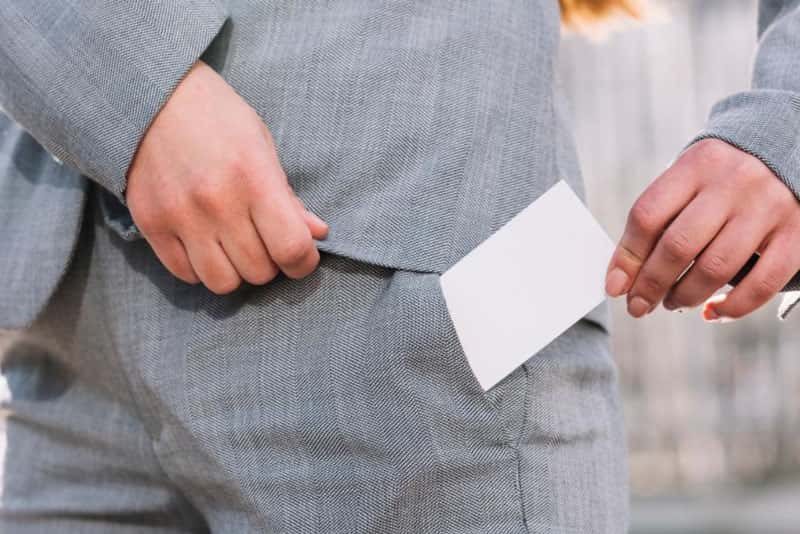 В России выявили более 800 тысяч работающих "всерую" сотрудников