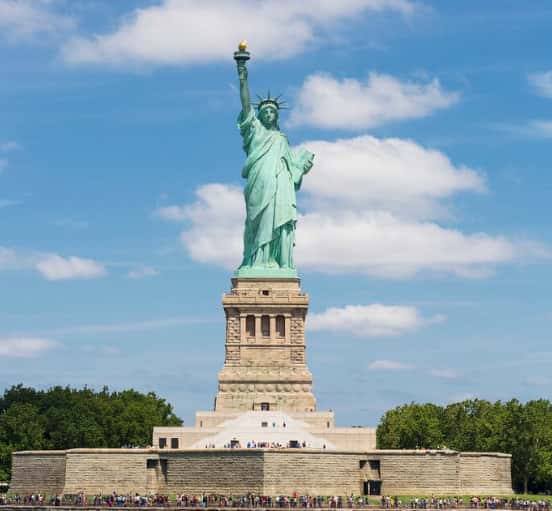 "Должны быть благодарны": США отказались возвращать Франции статую Свободы