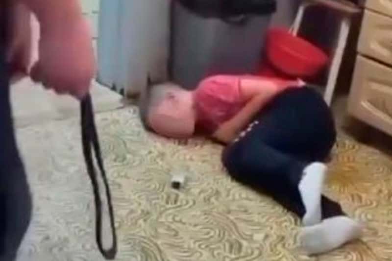 Отчим жестоко избил пасынка ремнём в Югре