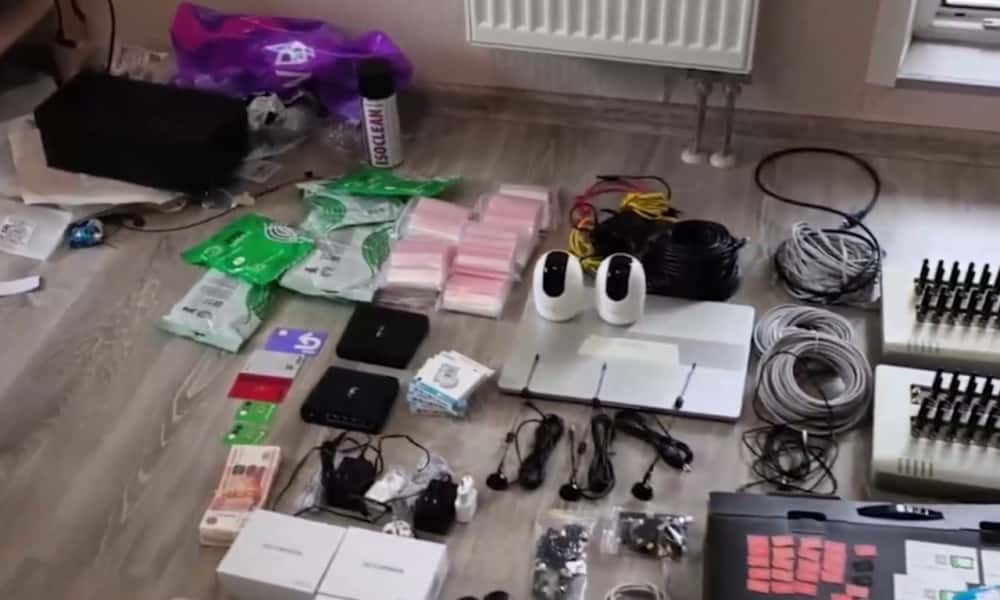 ФСБ накрыла сеть узлов связи украинских мошенников в Татарстане