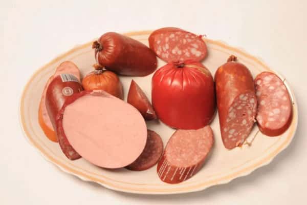 В российских продуктах обнаружен "мясной клей"!: Это может угрожать здоровью! — что известно?