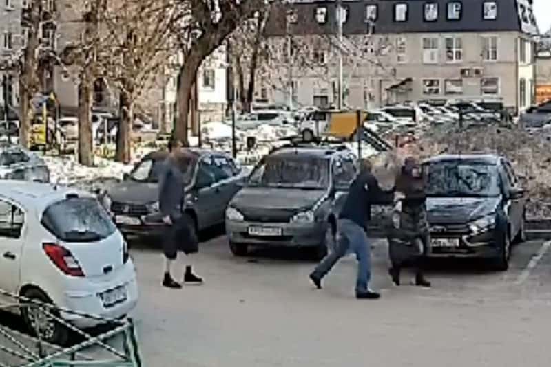 «Он терроризирует весь двор»: в Стерлитамаке ветеран СВО нападает на соседей с ножом