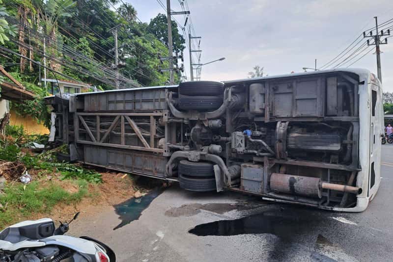Автобус с россиянами перевернулся на Пхукете: четверо пострадали, один с переломом