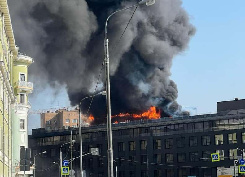 В центре Москвы загорелся элитный ЖК "Роза Росса"