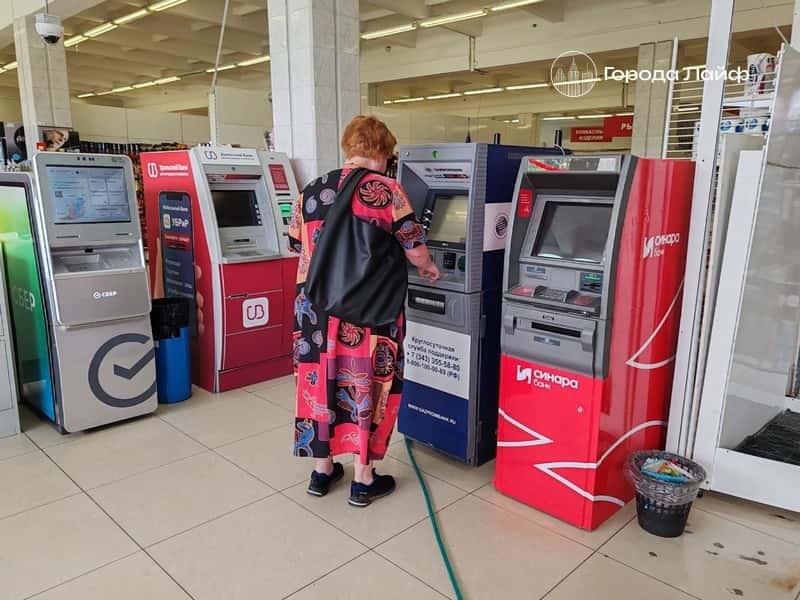 Глава Минфина США прокомментировал: "Подключение к SWIFT зависит от действий России!"