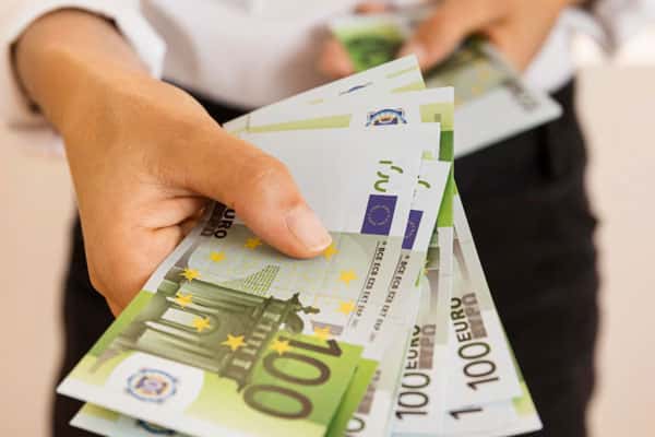 Индекс Мосбиржи рухнул до прошлогодних минимумов на фоне глобального обвала