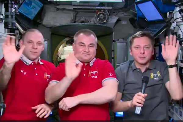 Космонавты на борту МКС поздравили россиян с Днем космонавтики: «Космос для нас — это больше, чем профессия». Видео