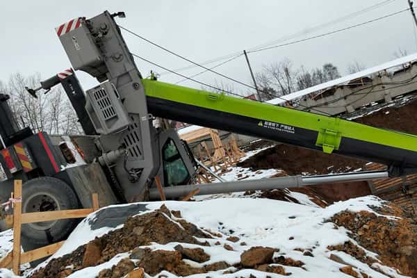 Авария на стройплощадке в Екатеринбурге привела к гибели рабочего