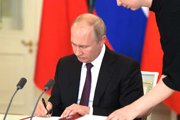 Путин поручил сформировать в регионах России комфортную жизнь для россиян