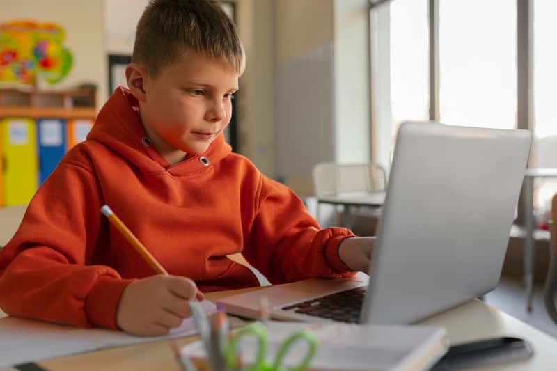 Подросткам в России рассказали, как определиться с профессией