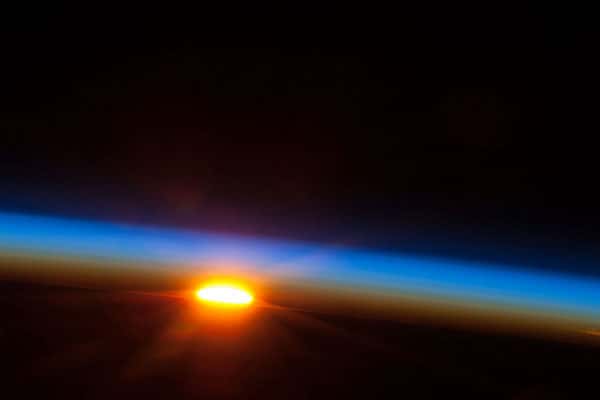 Мощная магнитная буря накроет Землю до утра четверга: возможны яркие северные сияния