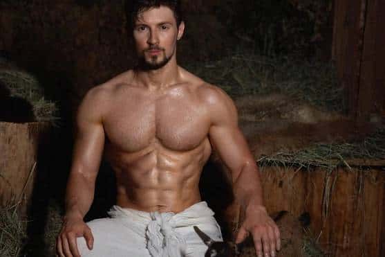 Павел Дуров поздравил с Пасхой, снова оголился и показал козлят