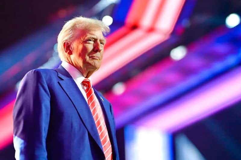 Песков: разговора о приезде Трампа в Москву на парад Победы 9 мая не было