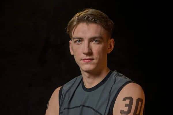 Спортсмен Максим Храмцов одолел конкурента в шоу «Титаны 2», который выше и тяжелее