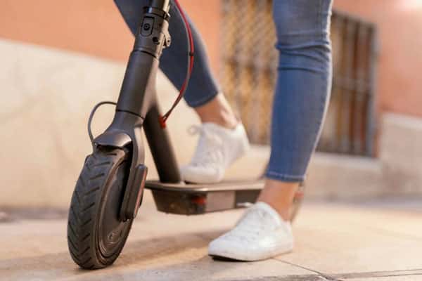 Кикшеринговые сервисы ужесточают контроль: в 2025 году выписано 27 тысяч штрафов