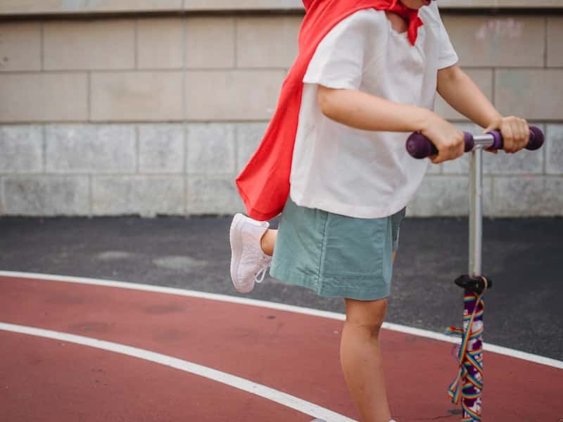 Штрафы за детское вождение электросамокатов утроены: кикшеринг ужесточает правила 