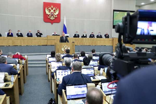 «Обеспечить защиту работников ОПК»: Депутат Яна Лантратова предложила упростить процесс присвоения звания «Ветерана труда»