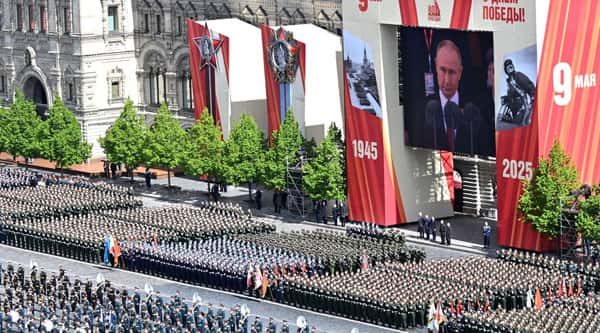 «Слава народу-победителю»: Путин выступил на параде Победы