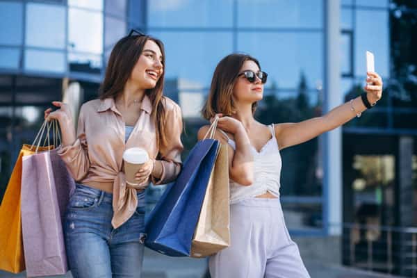 Основатель Uniqlo заявил, что сеть не вернется в Россию