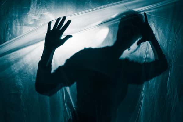 В Краснодарском крае женщину зарезали, спрятали тело в ковер и подожгли дом