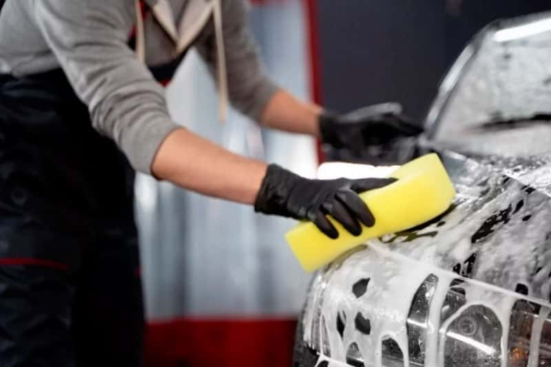 Россиян предупредили о штрафах в сотни тысяч рублей за мытье машин